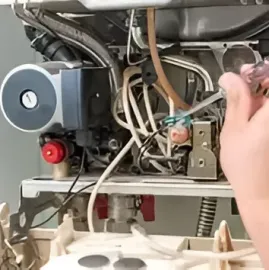 გათბობის ქვაბების და წყლის გამაცხელებლების ხელოსანი