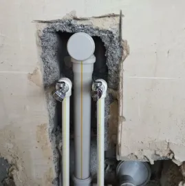 ცენტრალურ გათბობაზე და სანტექნიკაზე სამუშაოები