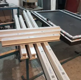 მეტალოპლასტმასისა და ალუმინის კარ ფანჯარა / ვიტრაჟები / სლაიდები