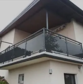  შუშის მოაჯირები / საშხაპე კაბინები