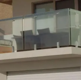  შუშის მოაჯირები / საშხაპე კაბინები