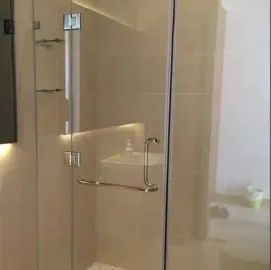  შუშის მოაჯირები / საშხაპე კაბინები