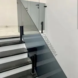  შუშის მოაჯირები / საშხაპე კაბინები