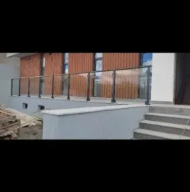  შუშის მოაჯირები / საშხაპე კაბინები