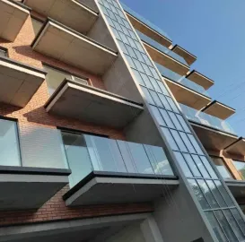  შუშის მოაჯირები / საშხაპე კაბინები