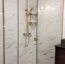  შუშის მოაჯირები / საშხაპე კაბინები