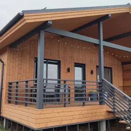 ხის კოტეჯები / ფანჩატურები