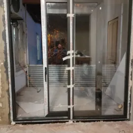 მეტალოპლასტმასების და ალუმინის კარ-ფანჯრები / მწერებისგან დამცავი ბადეები / დუშკაბინები