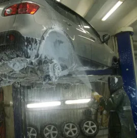 მანქანის ქვემოდან რეცხვა