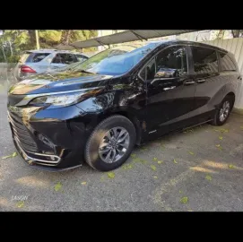 მინივენით მომსახურება TOYOTA SIENNA 2021