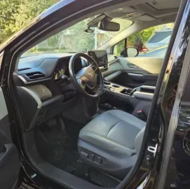 მინივენით მომსახურება TOYOTA SIENNA 2021