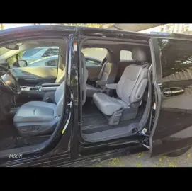 მინივენით მომსახურება TOYOTA SIENNA 2021