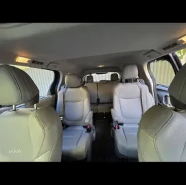 მინივენით მომსახურება TOYOTA SIENNA 2021