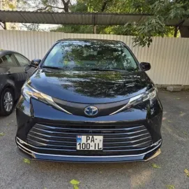მინივენით მომსახურება TOYOTA SIENNA 2021