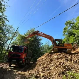 ექსკავატორი ოპერატორით