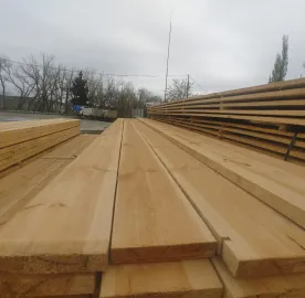 ფიჭვის ხის მასალა