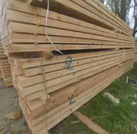 ფიჭვის ხის მასალა