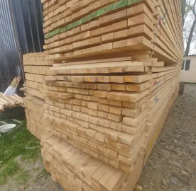 ფიჭვის ხის მასალა