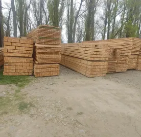 ფიჭვის ხის მასალა