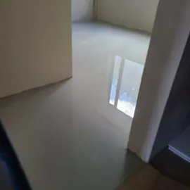 თვითსწორებადი იატაკი