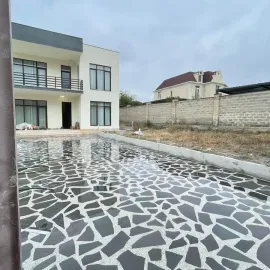 მოზაიკის დასხმა ქვის დაგებაა