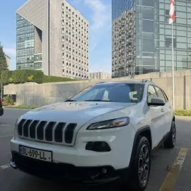 ქირავდება 2017 Jeep Cherokee და 2019 Ford Explorer