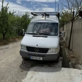 ავეჯისა და ტვირთის გადაზიდვა