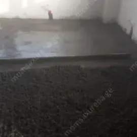 სტიაშკა პომპებით