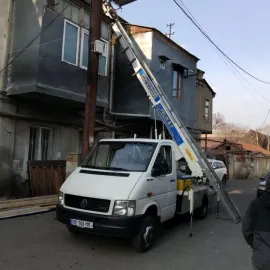 ჟირაფი ამწე ლიფტის მომსახურება