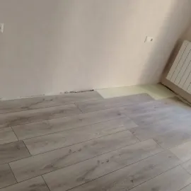 ლამინატის დაგება