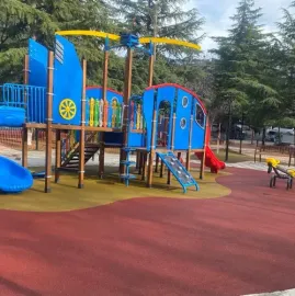 მონოლითური კაუჩუკის საფარი, საბავშვო ატრაქციონები