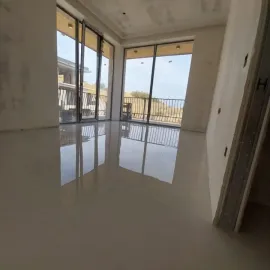 თვითსწორებადი იატაკის დაგება
