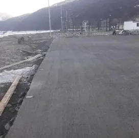 ბეტონის სამრეწველო იატაკის დასხმა-მოპირიალება