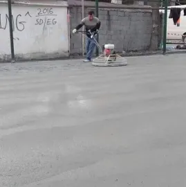 ბეტონის სამრეწველო იატაკის დასხმა-მოპირიალება