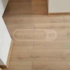 ლამინატის დაგება