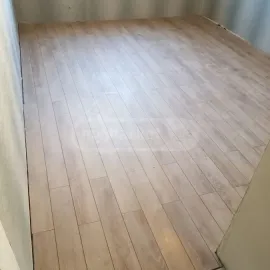 ლამინატის დაგება