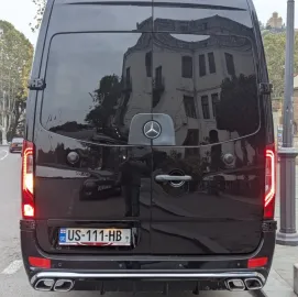 ქირავდება მძღოლთან ერთად