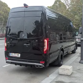 ქირავდება მძღოლთან ერთად