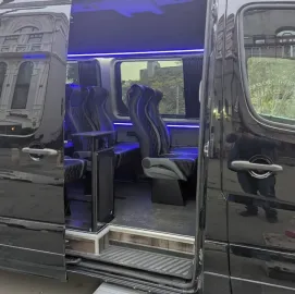 ქირავდება მძღოლთან ერთად