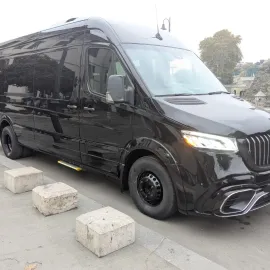 ქირავდება მძღოლთან ერთად